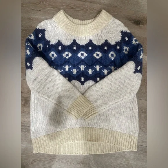 Aerie women’s winter sweater!! - Picture 3 of 6